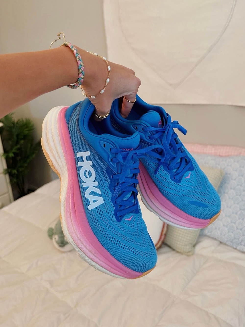 Hoka Bondi 8 Running Shoes Blue Pink Women’s Size 10.5